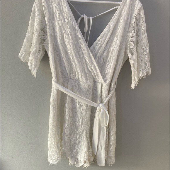 trixxi white laced romper - Picture 1 of 3